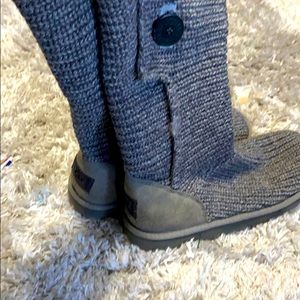 Gray Sweater UGG’s size 9
